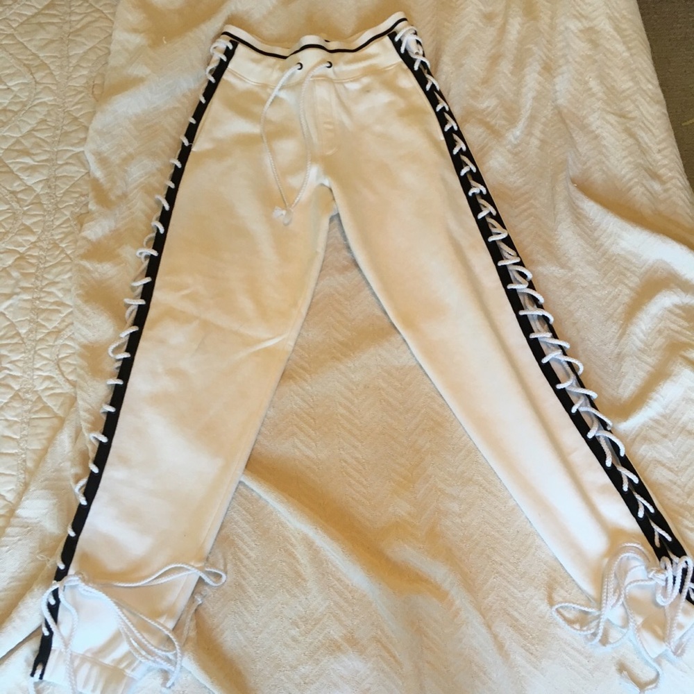 COPY - RIHANNA FENTY PUMA WHITE SWEAT PANTS